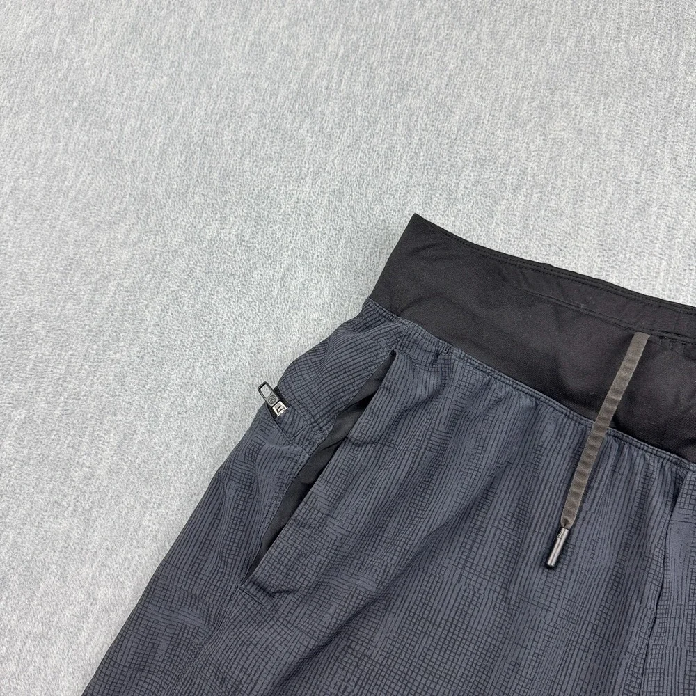 Lululemon Shorts Men Small Gray T.H.E. Running Workout Logo Gym Stretch Training